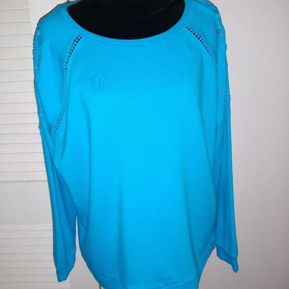 Crown & Ivy Top
